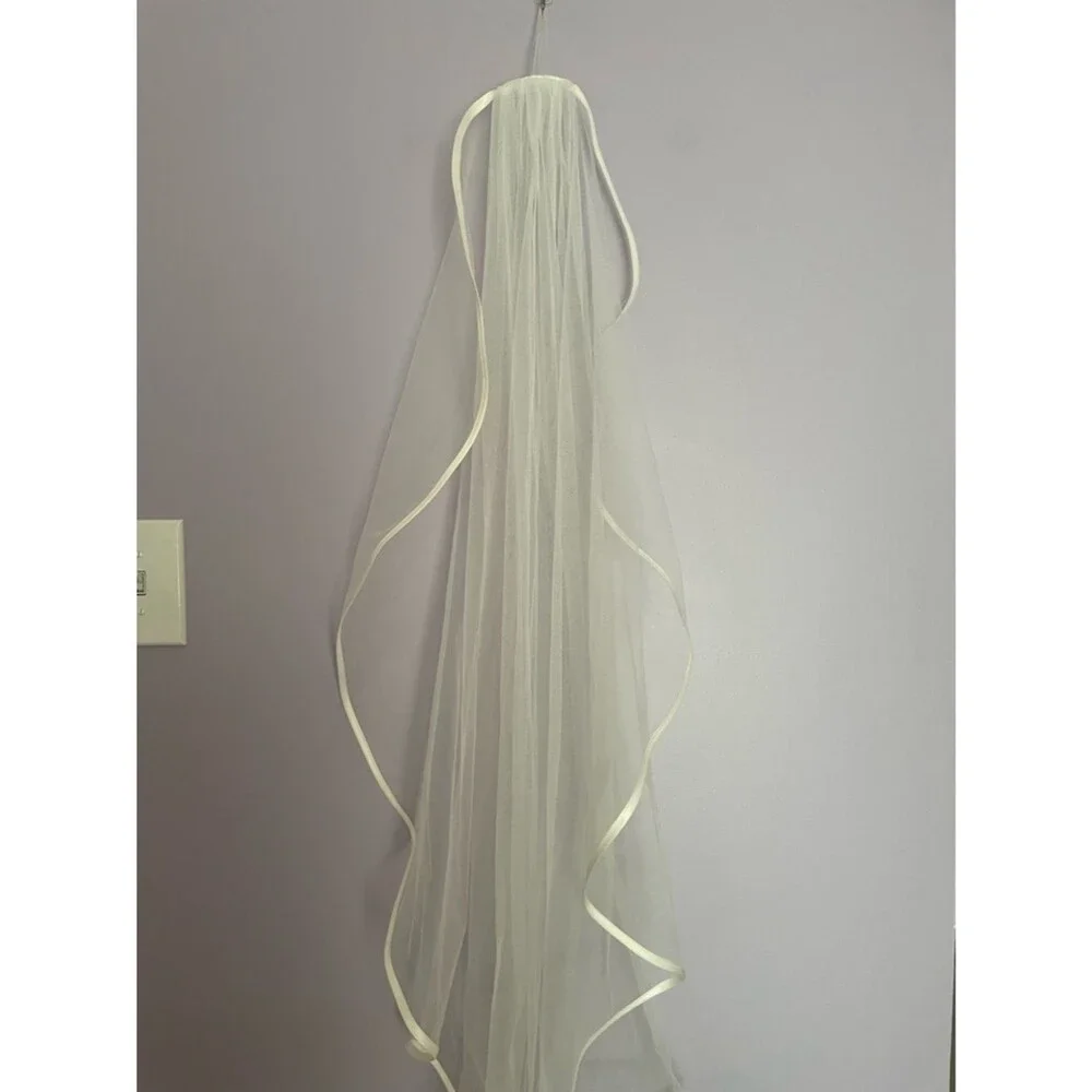 Simple White Bridal Veil with Satin Trim - Knee Legnth